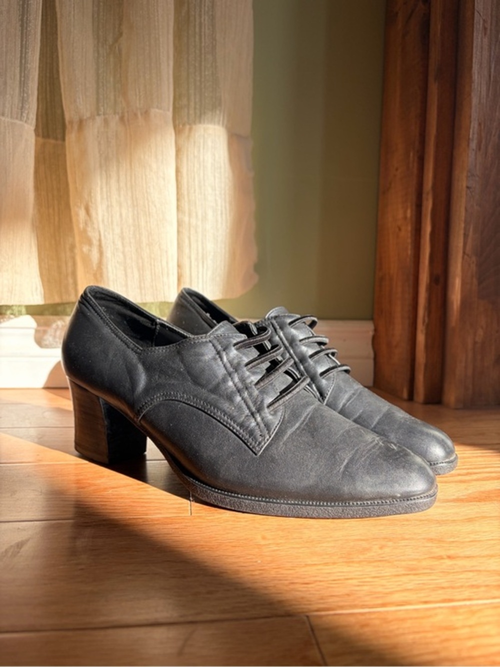 Vintage 90s Air Supply 8US Black Leather Oxford Heels Lace Up Academia Granny